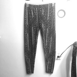 Eye Candy 🍭 black & white pattern leggings